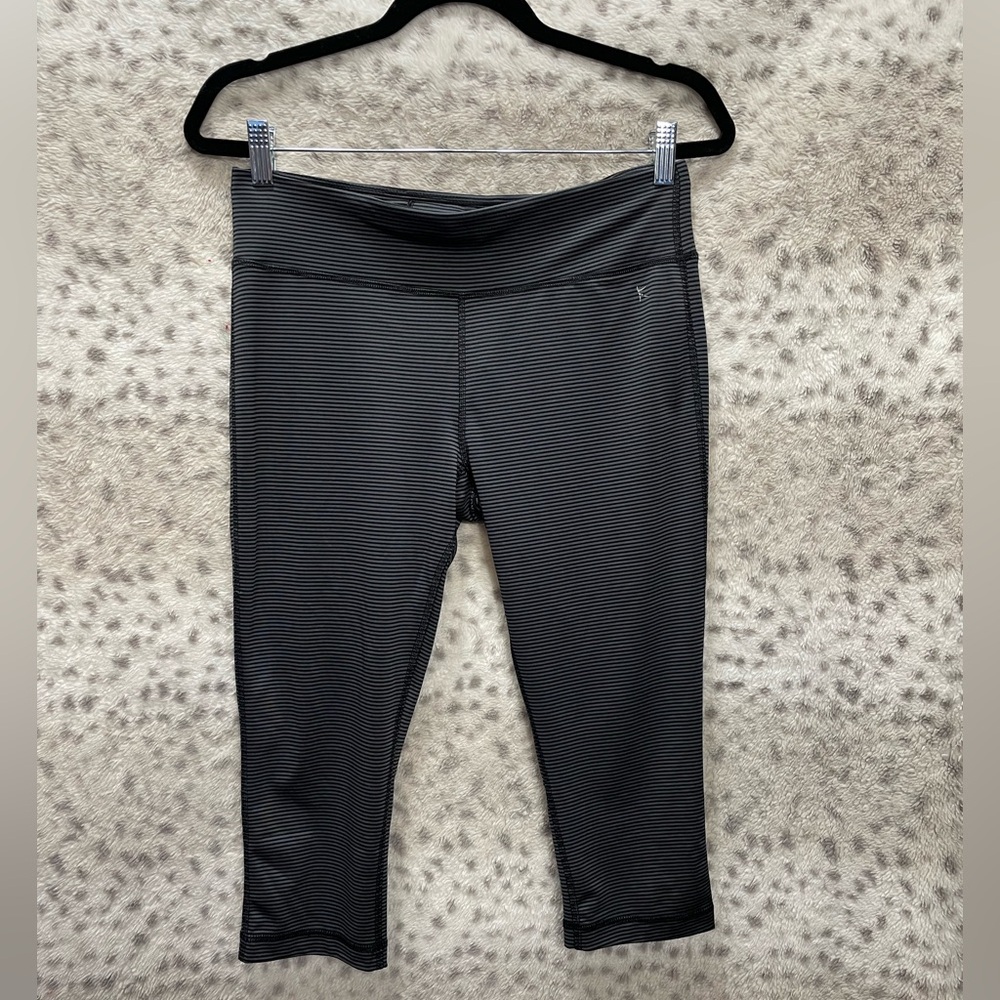 DANSKIN NOW FITTED CAPRI LEGGINS